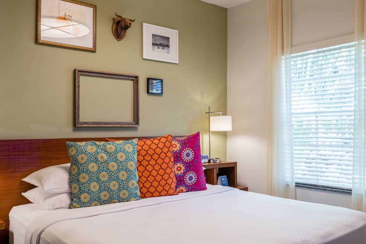 Klassieke kamer, 1 kingsize bed (Lean On-Site Support) | 1 slaapkamer, bedden met traagschuimmatras, een kluis op de kamer