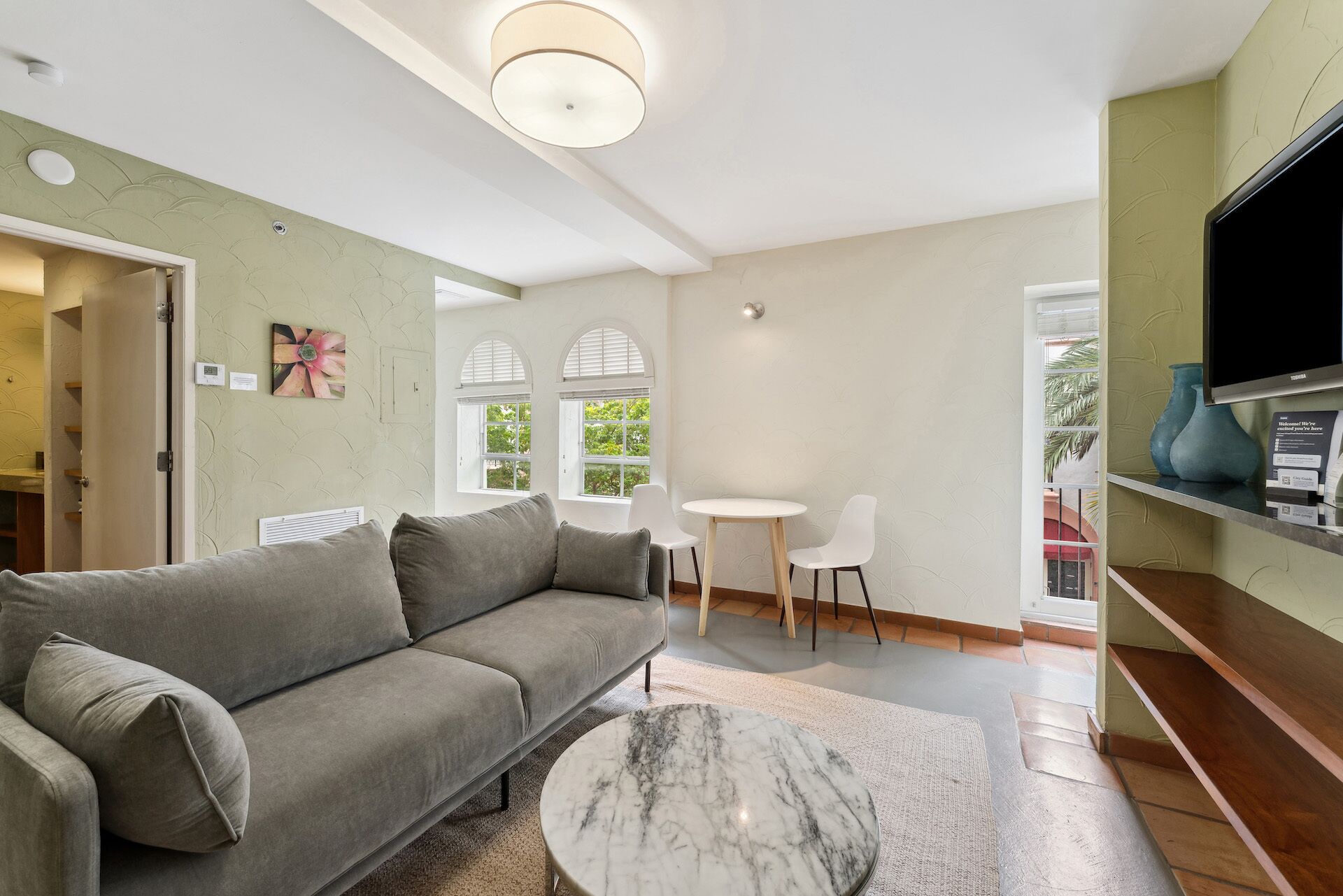 32 吋智能電視連數碼電視頻道、電視