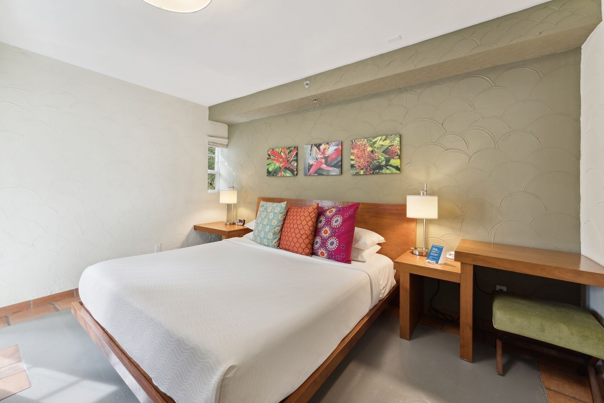 クラシック アパートメント キングベッド 1 台 (Lean On-Site Support) | 低反発ベッド、セーフティボックス (室内)、客室ごとに異なる装飾、客室ごとに異なるインテリア