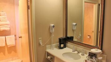 Standard Room, 2 Double Beds | Bathroom | Combined shower/tub, towels