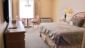 Standard Room, 1 King Bed | In-room safe, desk, free WiFi, bed sheets