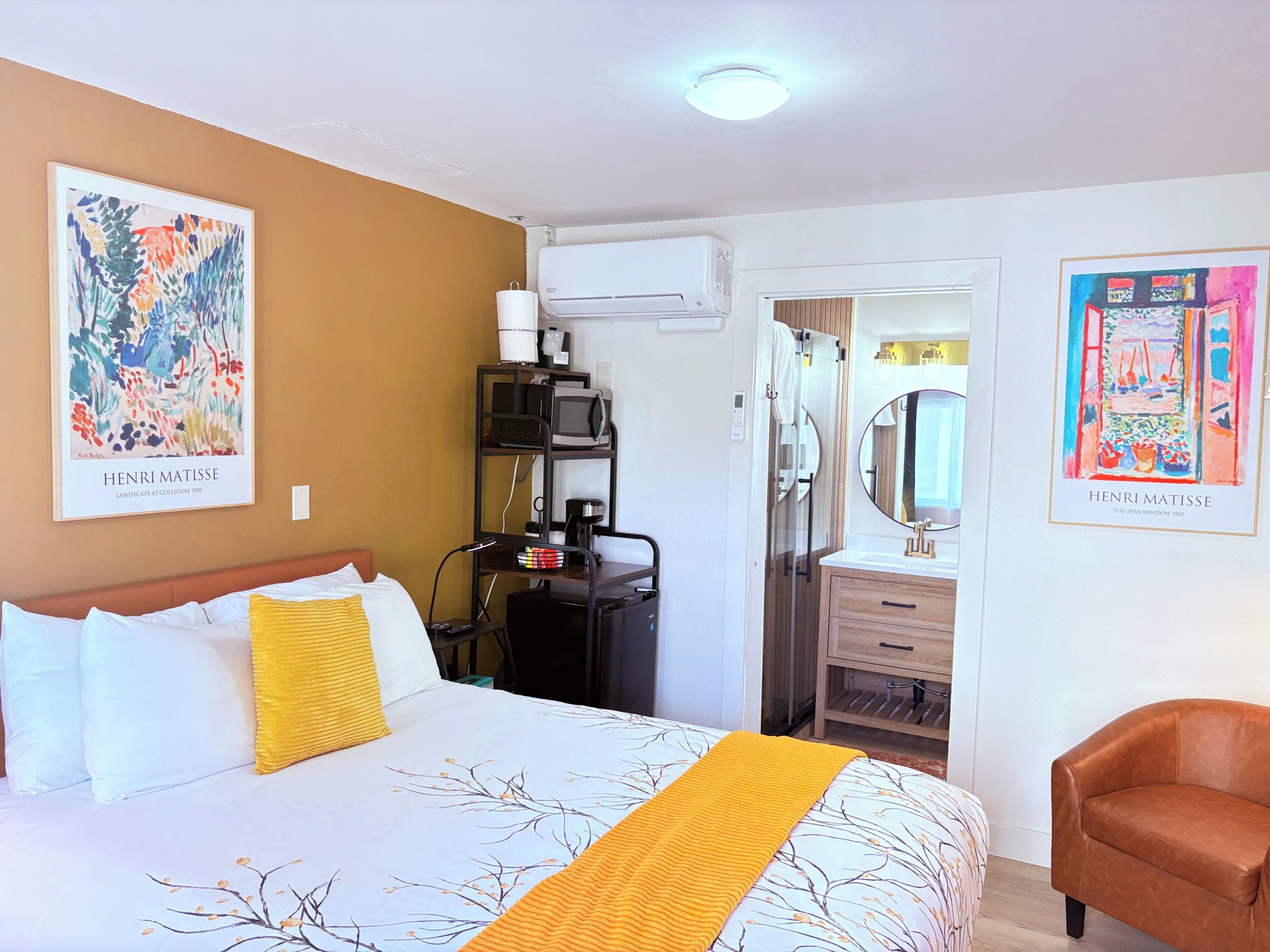 Individually decorated, iron/ironing board, free WiFi