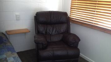 Queen Room | Room amenity