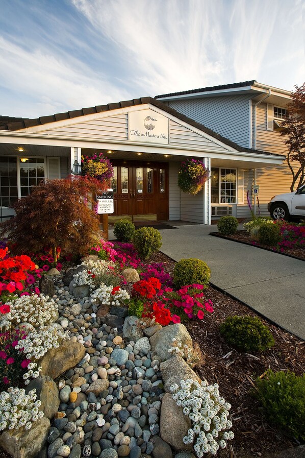 Exterior - The Marina Inn (Anacortes)