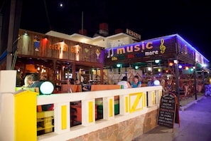 Outdoor dining - Irini Stalis (Hersonissos)