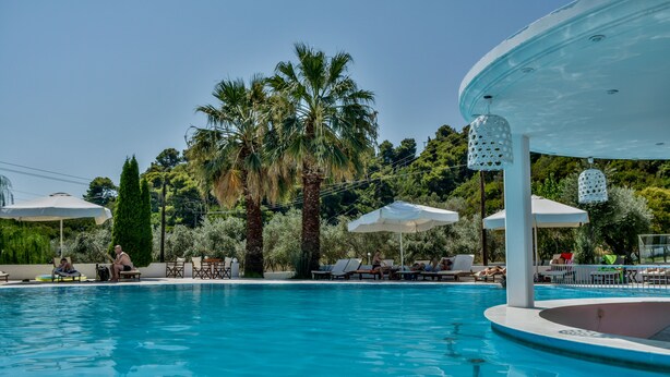 Outdoor pool, open 9:30 AM to 8:00 PM, pool umbrellas, sun loungers - Belvedere (Skiathos)