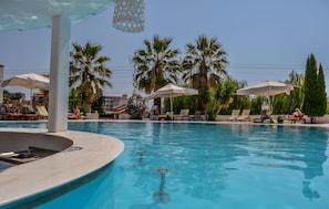 حمام سباحة