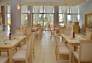 Breakfast and dinner served - Belvedere (Skiathos)