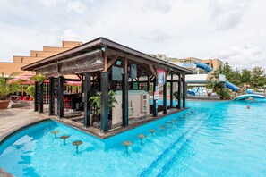 Outdoor pool - Hotel Trakia (Sunny Beach)