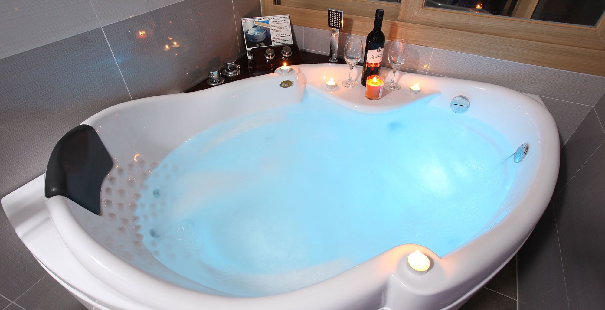 spa view | jetted bathtub