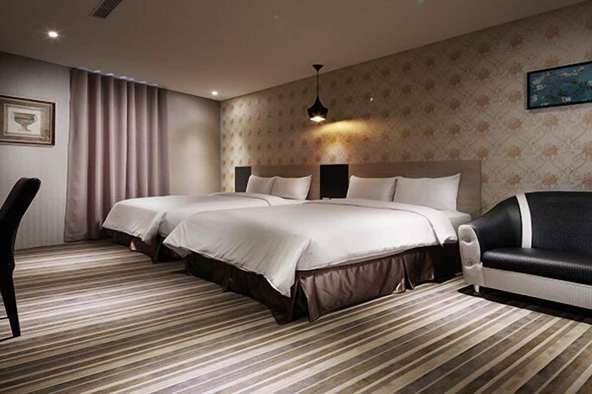 deluxe quadruple room | down duvets, desk, free wifi, bed sheets