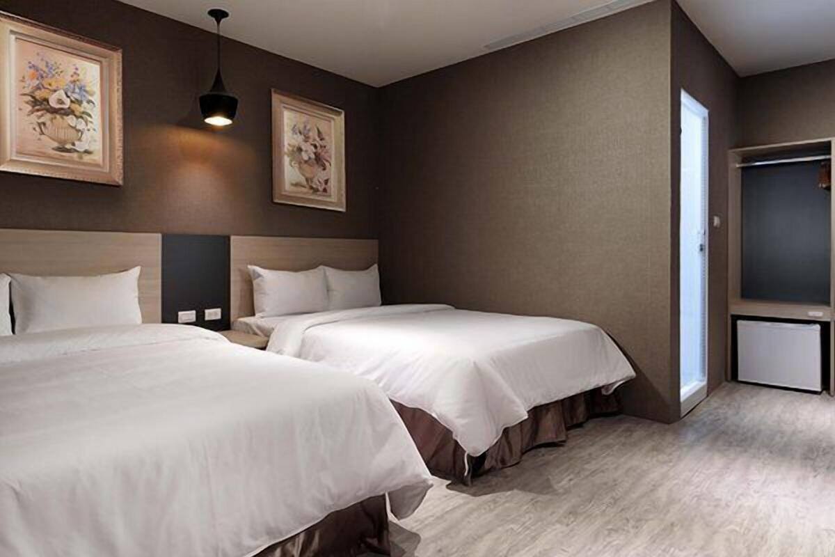 deluxe quadruple room | down duvets, desk, free wifi, bed sheets