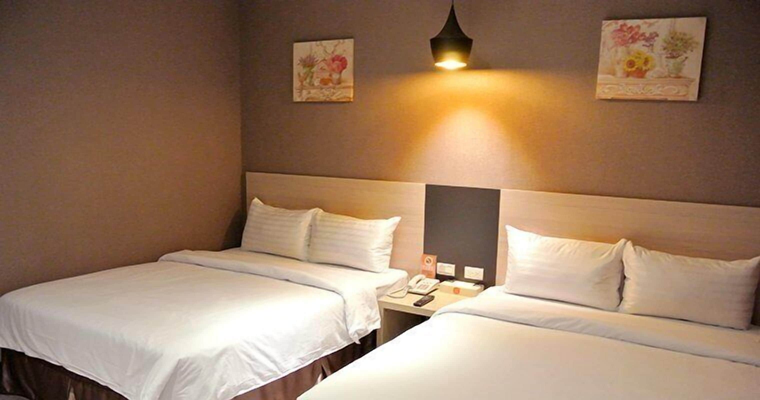 deluxe quadruple room | down duvets, desk, free wifi, bed sheets