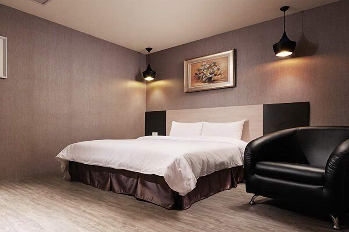 business double room | down duvets, desk, free wifi, bed sheets