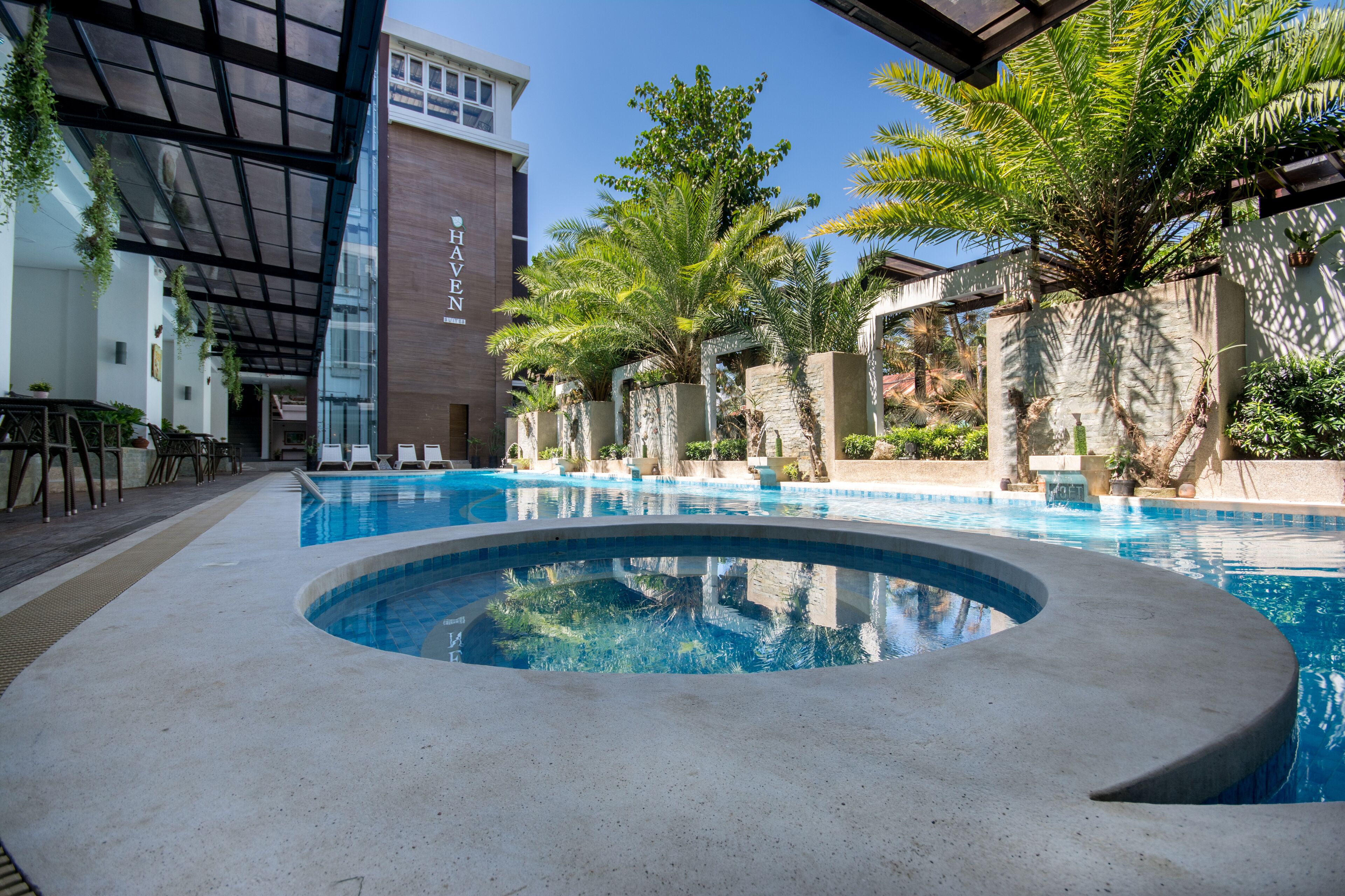 outdoor pool, pool loungers