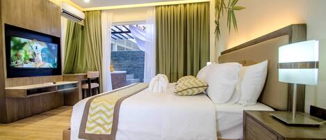 Minibar, Zimmersafe, Schreibtisch, laptopgeeigneter Arbeitsplatz