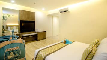 Premiere Room with Veranda | Minibar, in-room safe, desk, laptop workspace