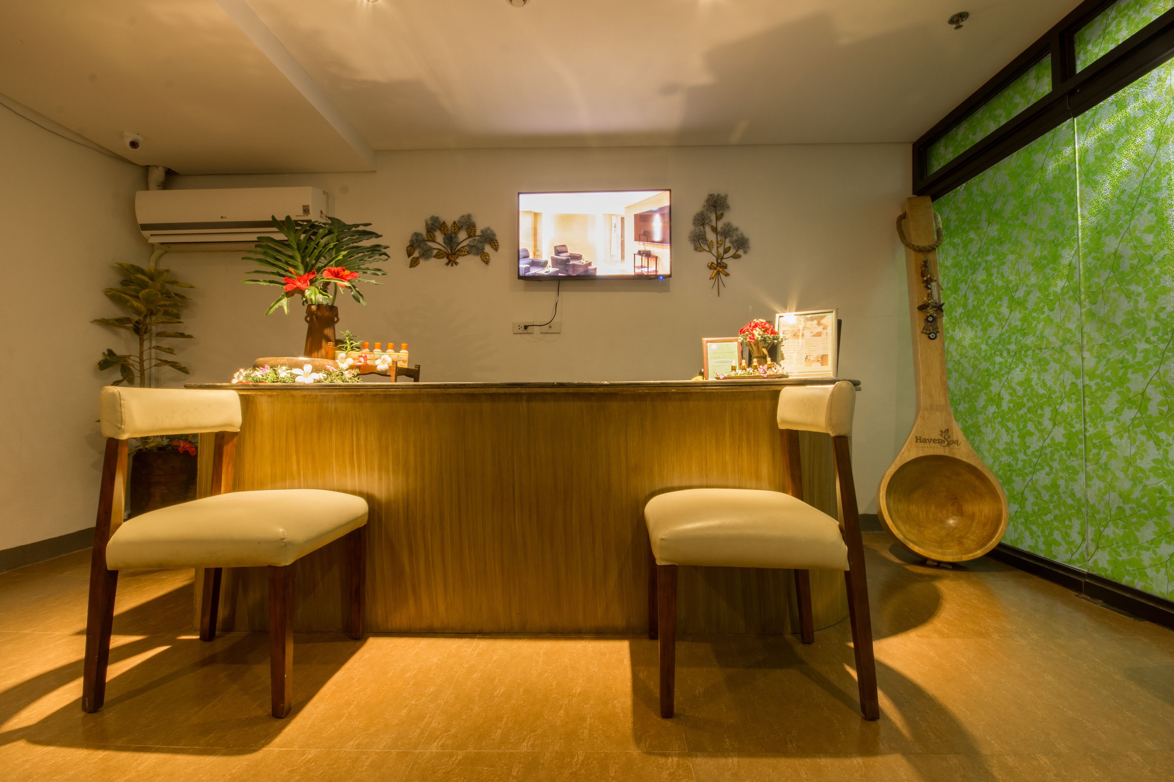 sauna, body scrubs, reflexology, 4 treatment rooms