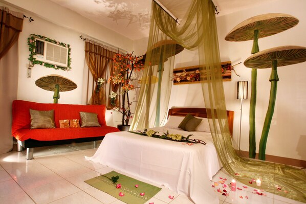 Family Room | Room amenity