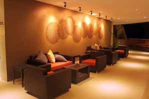 Lobby sitting area - The Oriental Bataan (Mariveles)