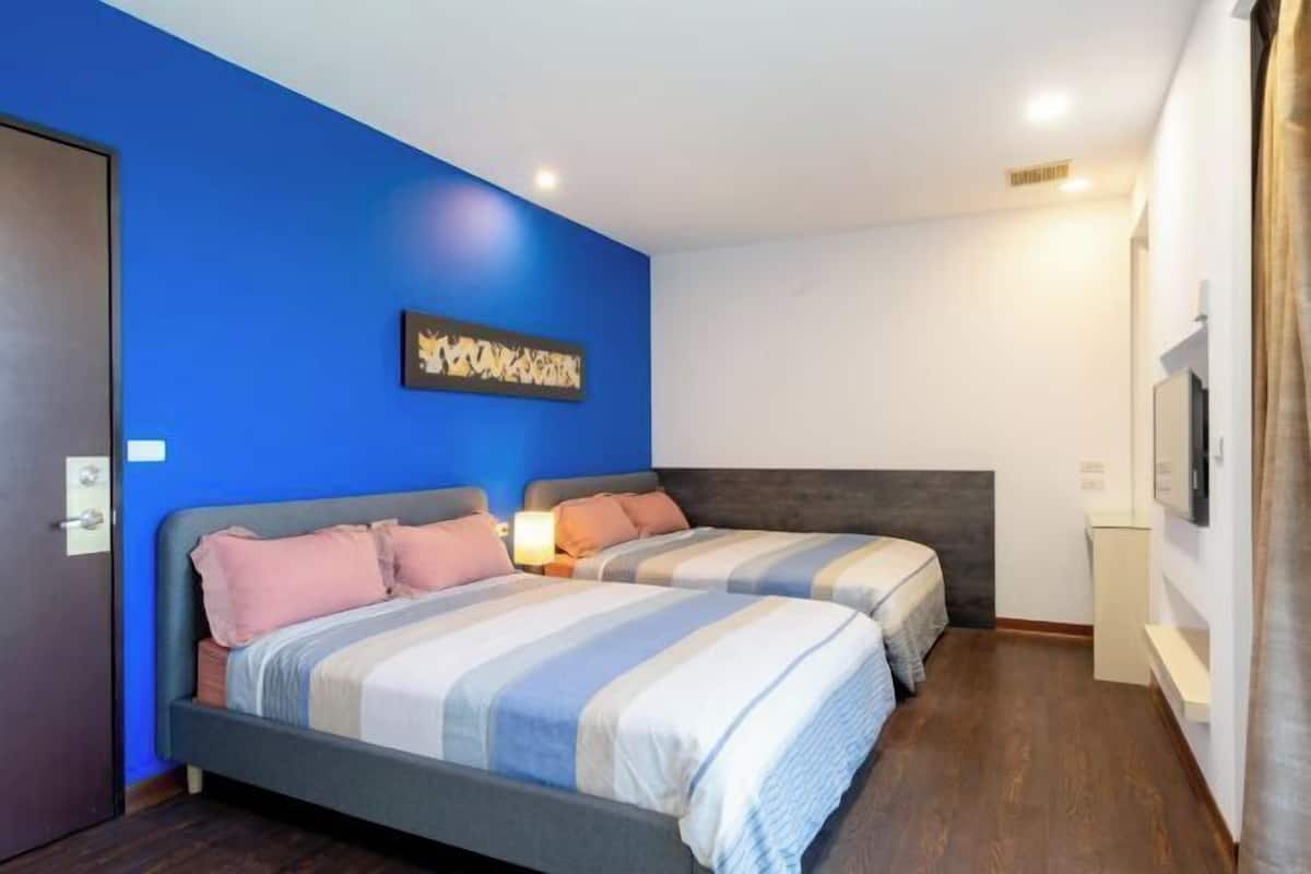 1 bedroom, premium bedding, down comforters, soundproofing