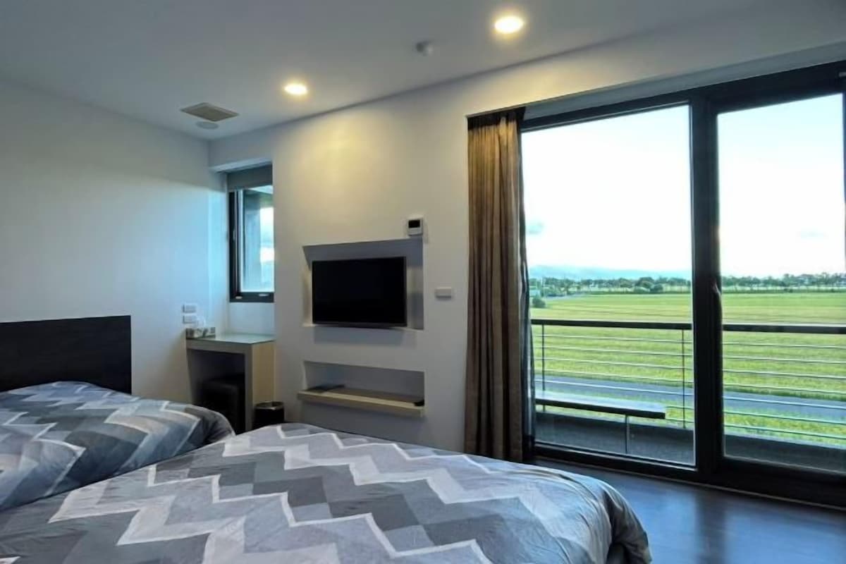 1 bedroom, premium bedding, down comforters, soundproofing