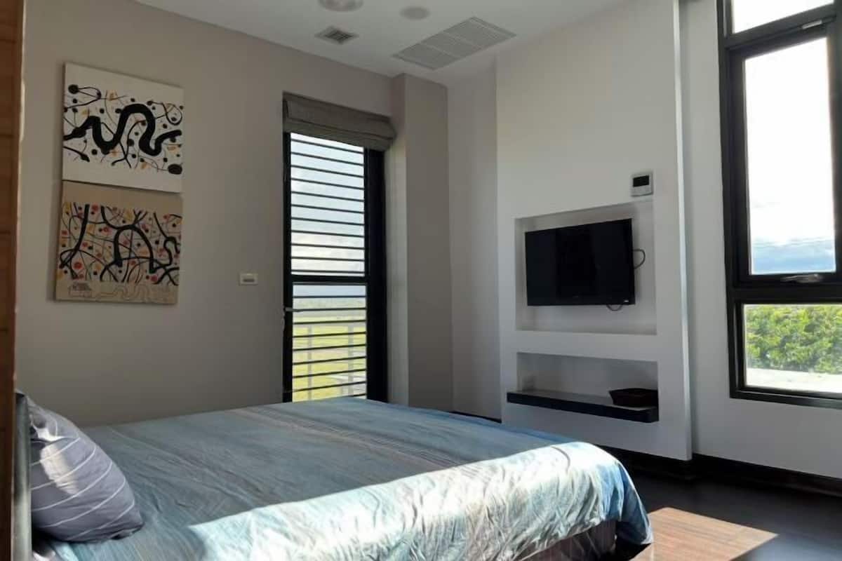1 bedroom, premium bedding, down comforters, soundproofing