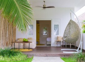 Sea View | Minibar, in-room safe, desk, blackout drapes