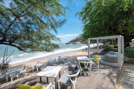 Breakfast, lunch and dinner served . Sanae Beach Hua Hin