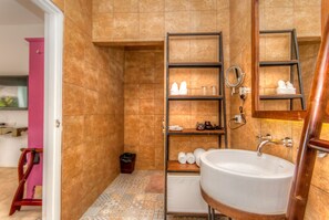 Garden View | Kylpyhuoneen suihku