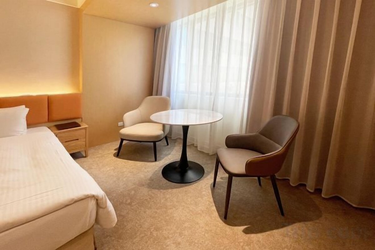 Cortinas blackout, wifi gratis y ropa de cama 