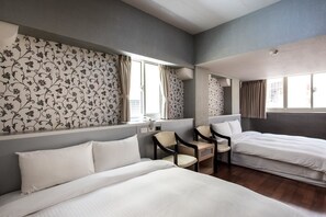 Kamar Quadruple Basic, Bebas Asap Rokok | Minibar, meja kerja, tirai kedap cahaya, dan kedap suara