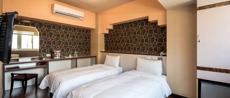 Basic Twin Room, 2 Twin Beds, Non Smoking | Minibar, desk, blackout drapes, soundproofing