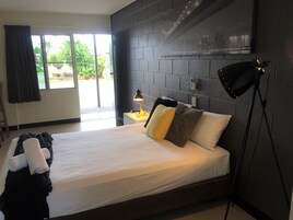 Standard Room | Hypo-allergenic bedding, iron/ironing board, free WiFi, bed sheets