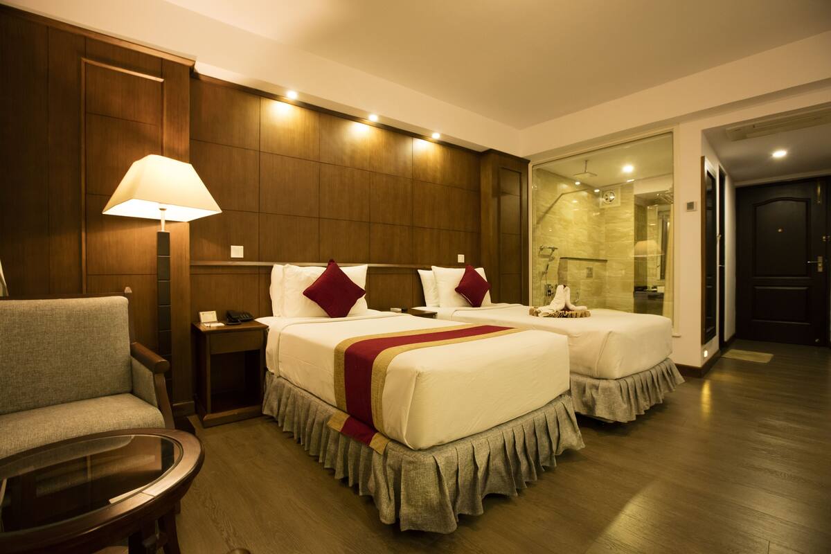 Premium bedding, minibar (some free items), in-room safe, desk