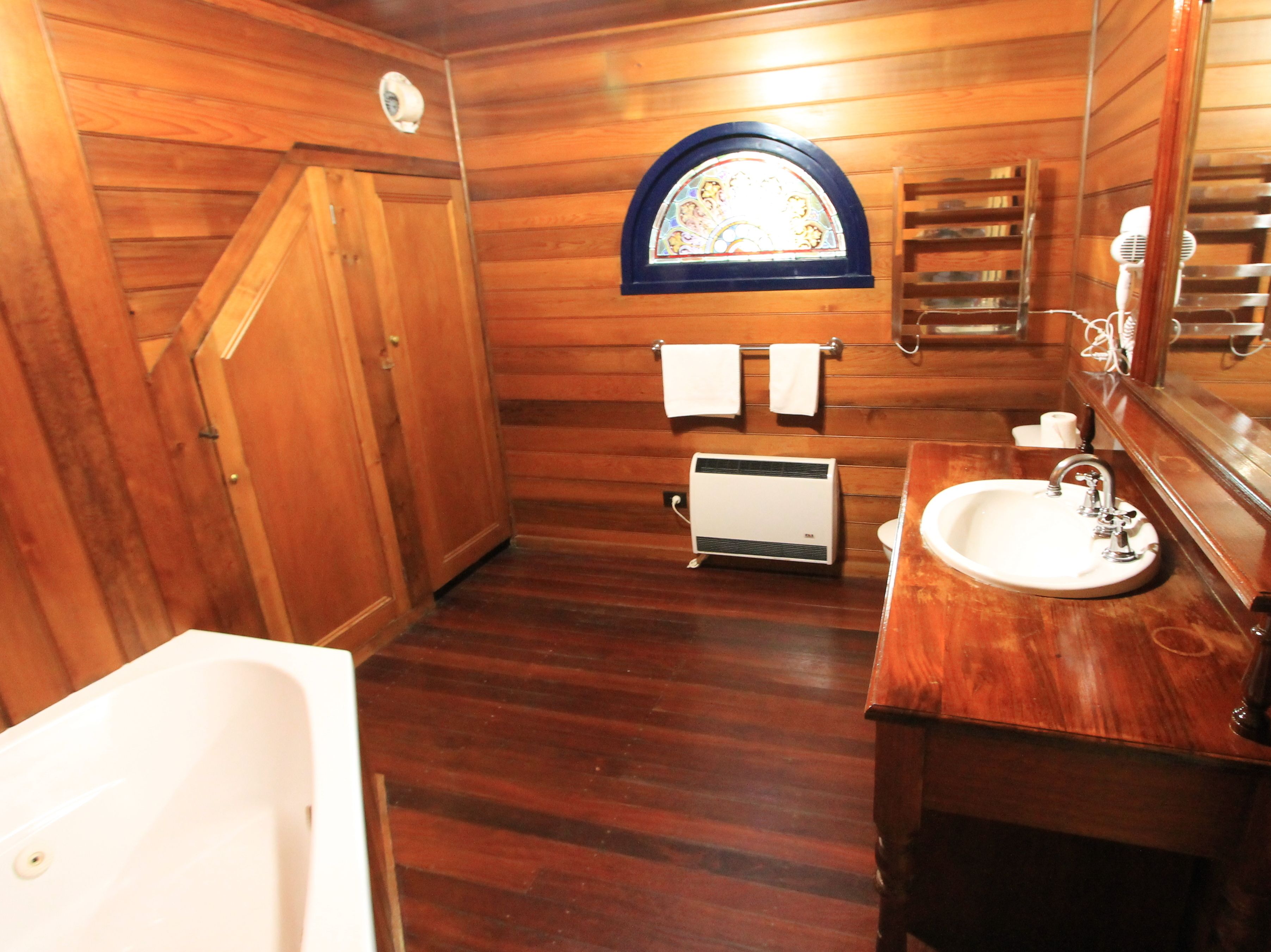 The Church Cottage | Bathroom | Combined shower/bathtub, free toiletries, hair dryer, towels