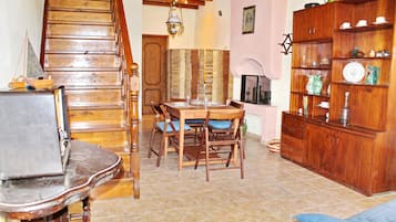 Panorama villa, 2 slaapkamers, niet-roken, aan zee (Mountain View, Monastery View) | Woonruimte