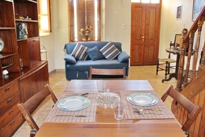 Panorama villa, 2 slaapkamers, niet-roken, aan zee (Mountain View, Monastery View) | Woonruimte