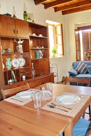 Panoramic Villa, 2 Bedrooms, Non Smoking, Oceanfront (Mountain View, Monastery View) | In-room dining