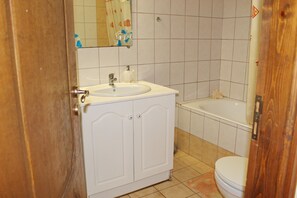 Panoramic Villa, 2 Bedrooms, Non Smoking, Oceanfront (Mountain View, Monastery View) | Bathroom - La casa d'Irene (Nisyros)