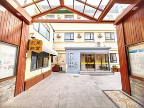 Property entrance - Dongdan Hotel Beijing (Beijing)