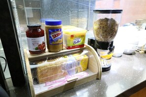Free daily continental breakfast  - Philstay Myeongdong Boutique - Hostel (Seoul)