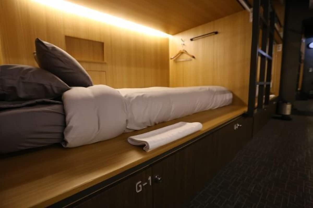 Soundproofing, free WiFi, bed sheets