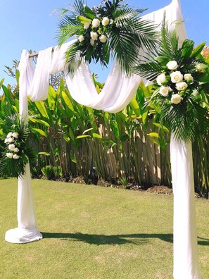 Outdoor wedding area - Villa Damaya (Denpasar)