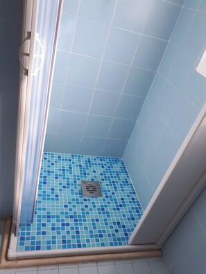Bathroom shower - Hotel Villa Dina (Jesolo)