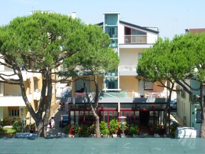 Front of property - Hotel Villa Dina (Jesolo)