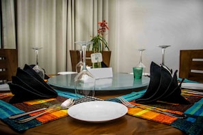 Lunch and dinner served, international cuisine