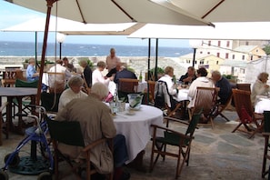 Lunch, dinner served; seafood, ocean views
