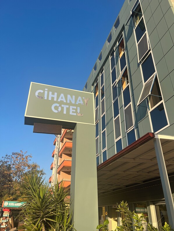 Front of property - Cihanay Hotel (Antalya)