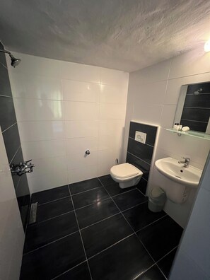 Basic Twin Room, 2 Single Beds | Minibar, desk, laptop workspace, free WiFi - Cihanay Hotel (Antalya)